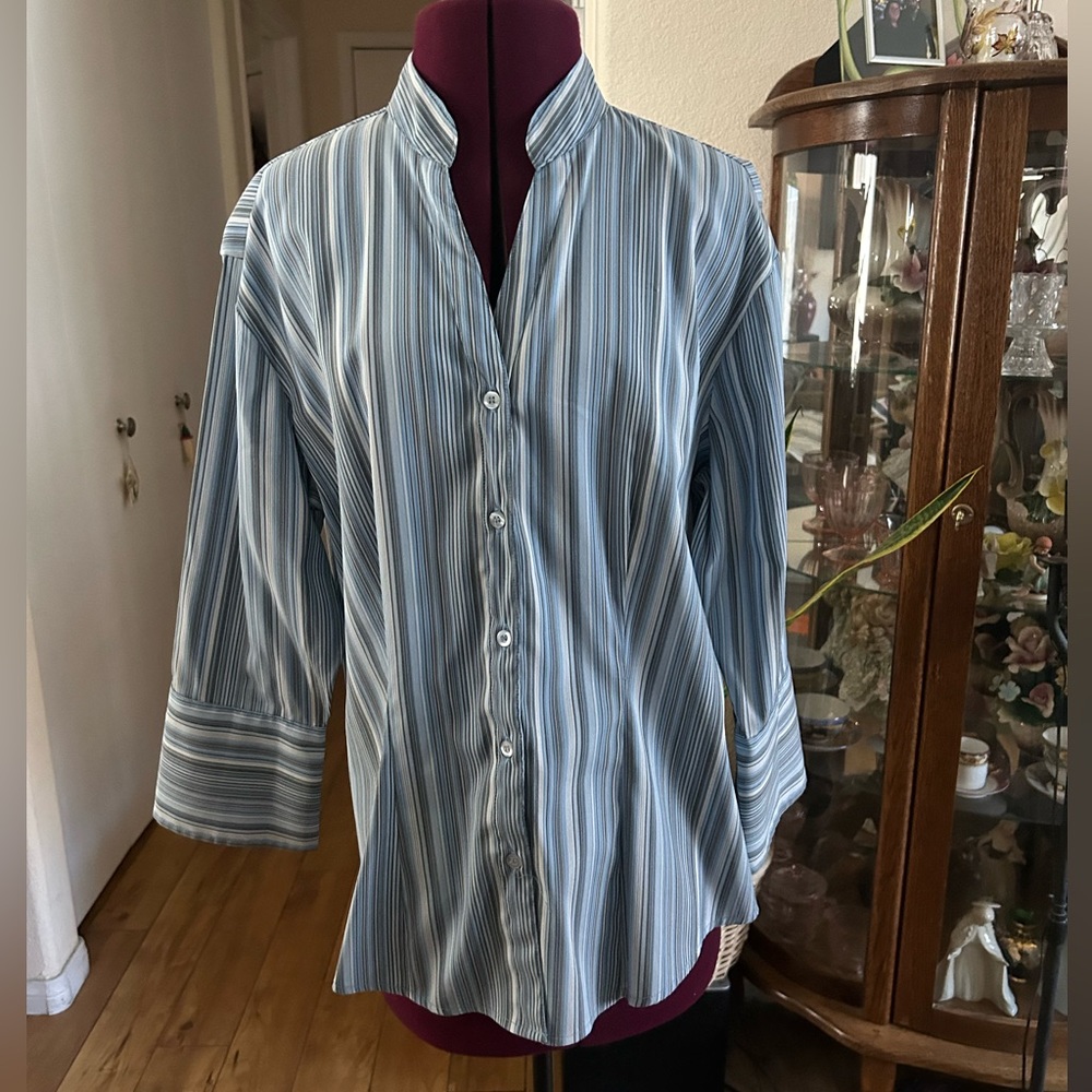 DCC 3/4 Length Shirt With V- Neckline - Picture 2 of 4